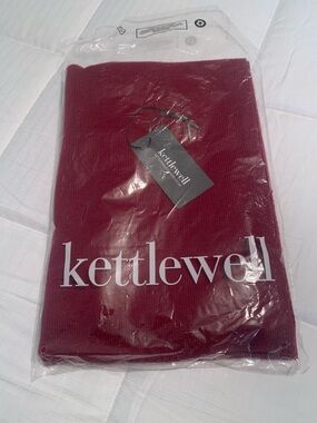Kettlewell Colours UK - Merino Wool Travel Poncho - OS in Merlot - NWT